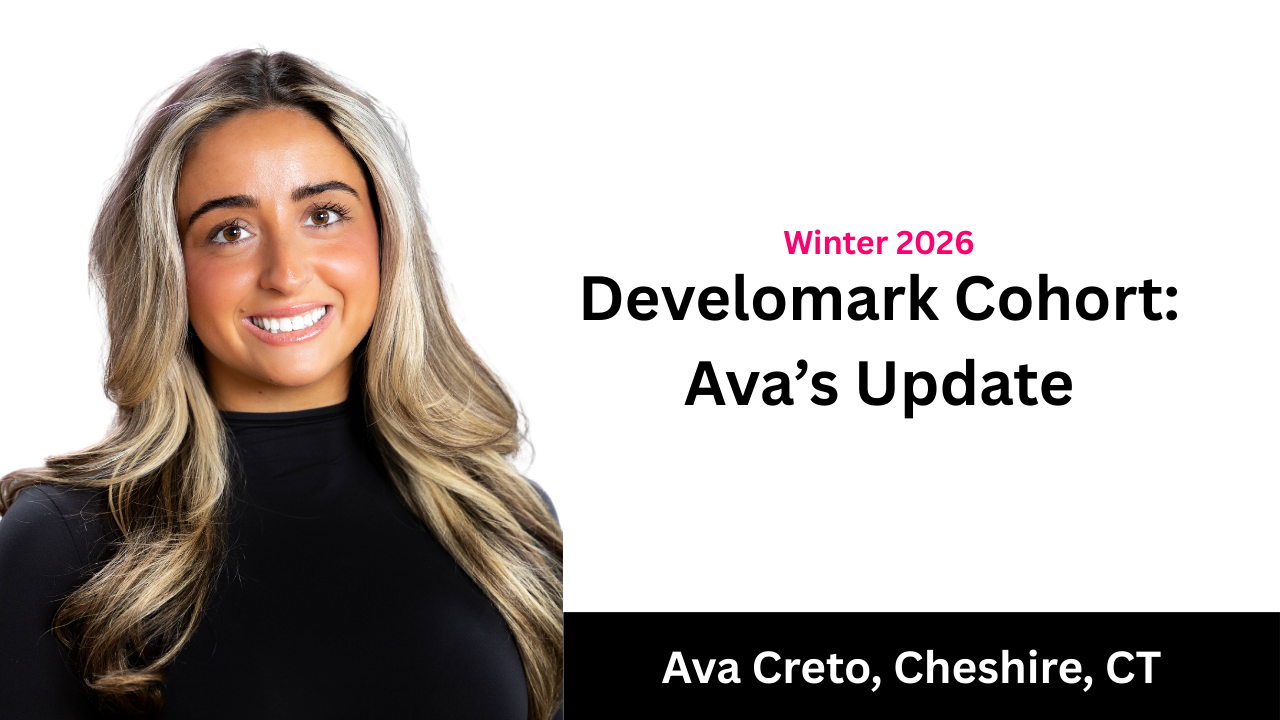 Woman with blond hair, smiling. Text: 