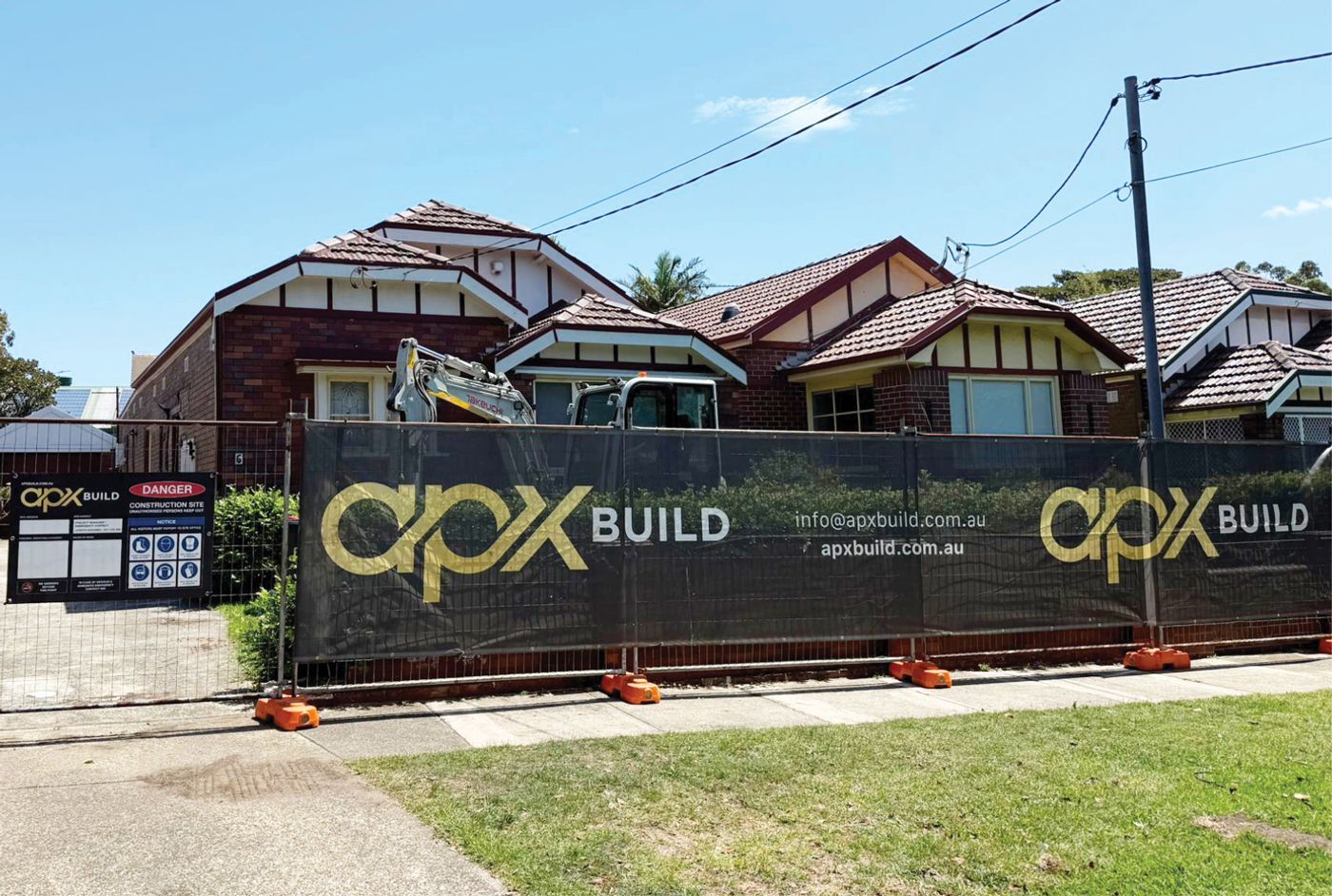 construction safety sign, corflute sign, mesh banner, construction branding, building company Sydney, graphic designer Sydney