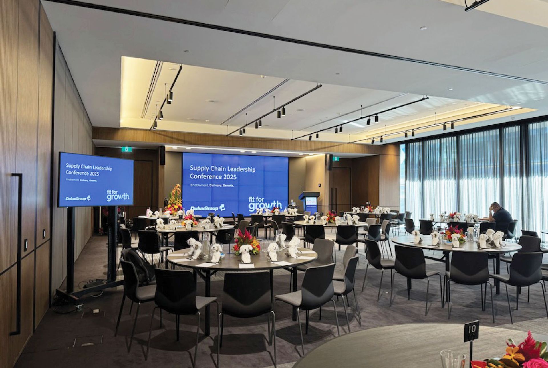 dulux conference fit for growth logo and presentation design