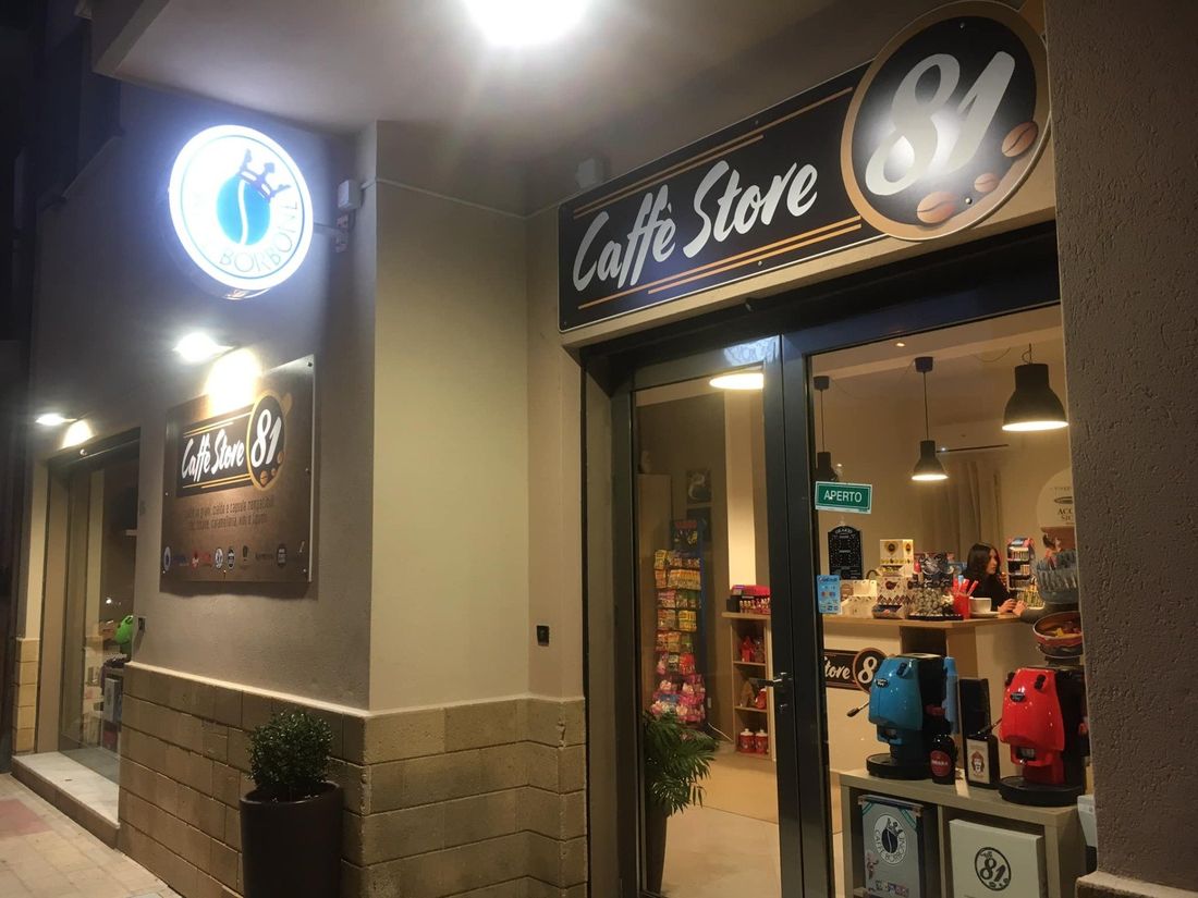 insegna negozio Caffè Store 81