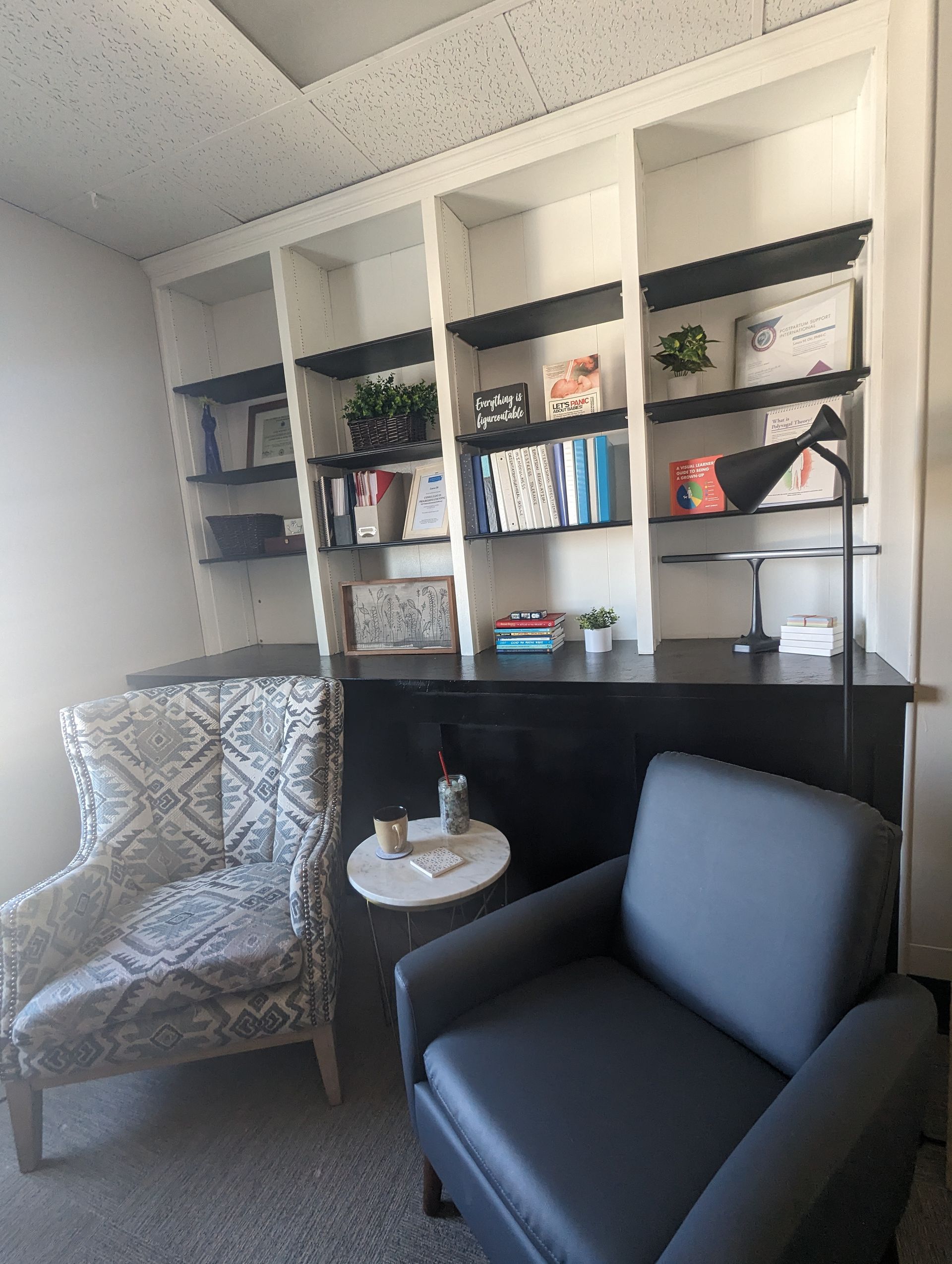 Image of one mental health therapy room at Ott Counseling
