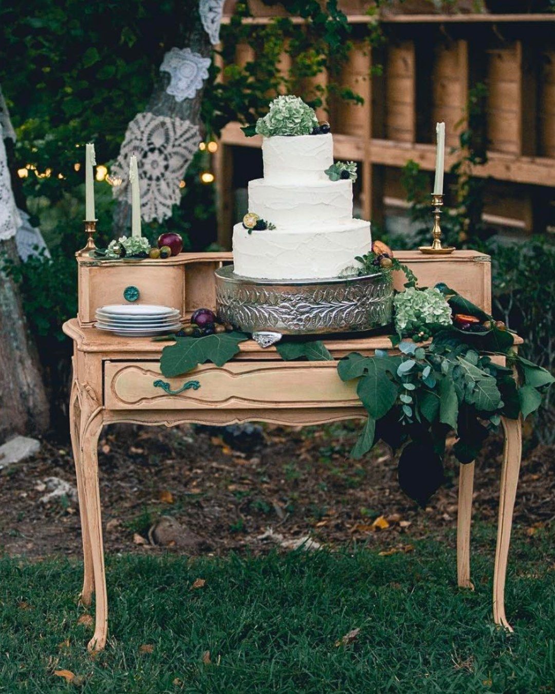 wedding cake with green hydrangeas
