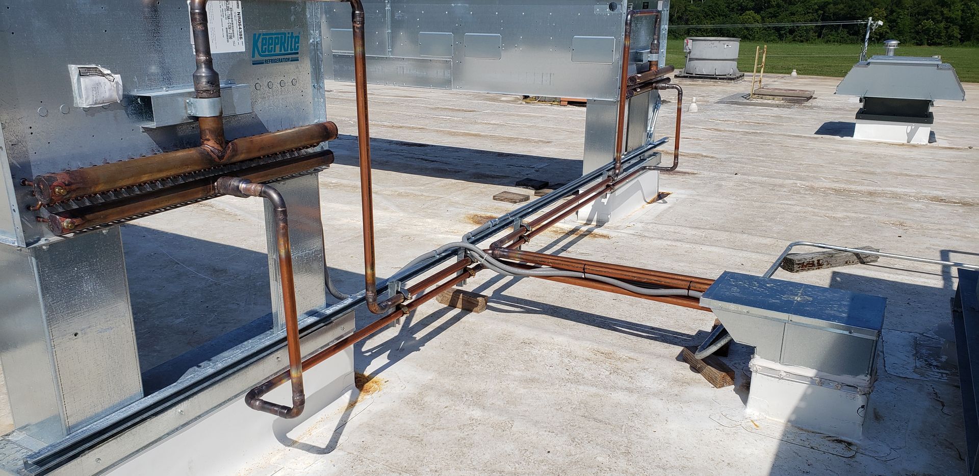 A roof with a lot of pipes and wires on it.