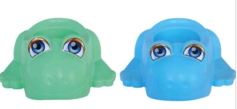 Dos caimanes de juguete, uno verde y otro azul, con ojos grandes.
