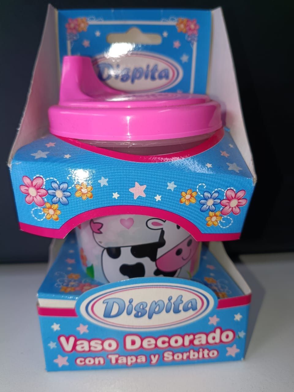 Vaso decorado con tapa a rosca y sorbito.