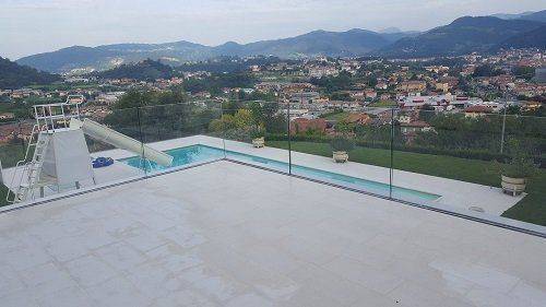 terrazzo su piscina