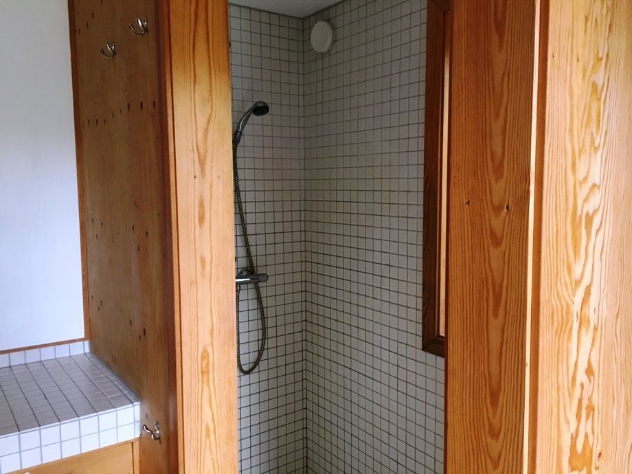Großzügige Dusche