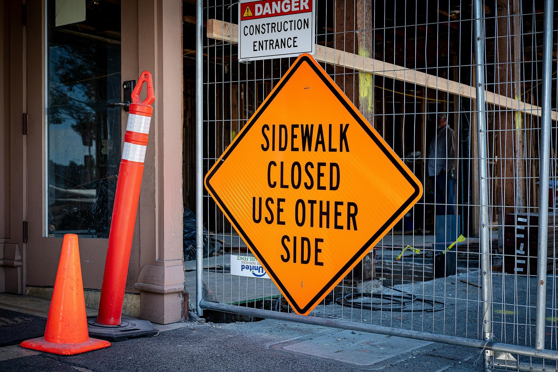 A yellow diamond-shaped sign reads