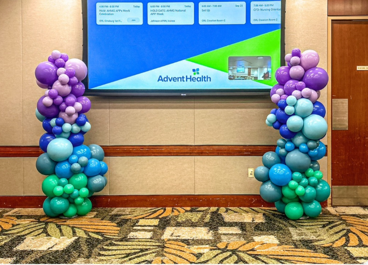 A room with balloons and a sign that says advent health