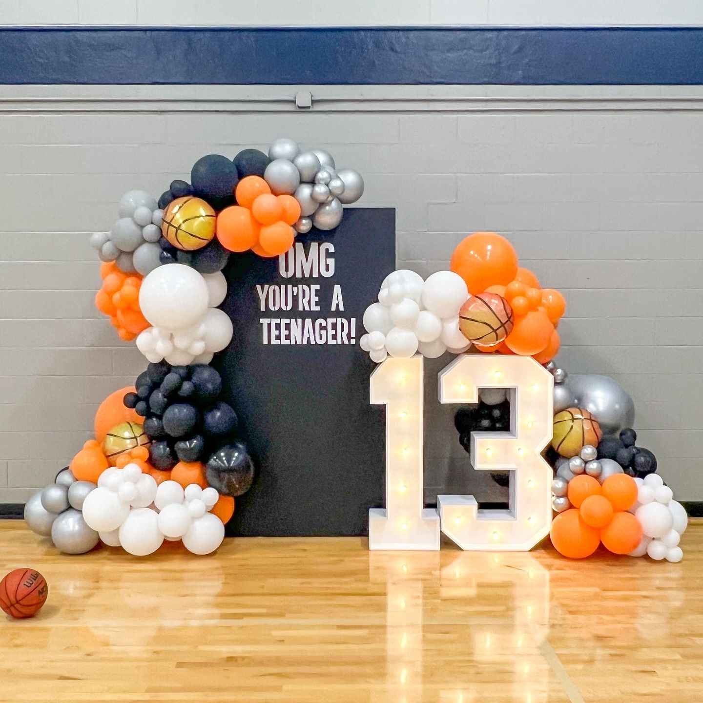 A sign that says ' omg you 're a teenager ' on it