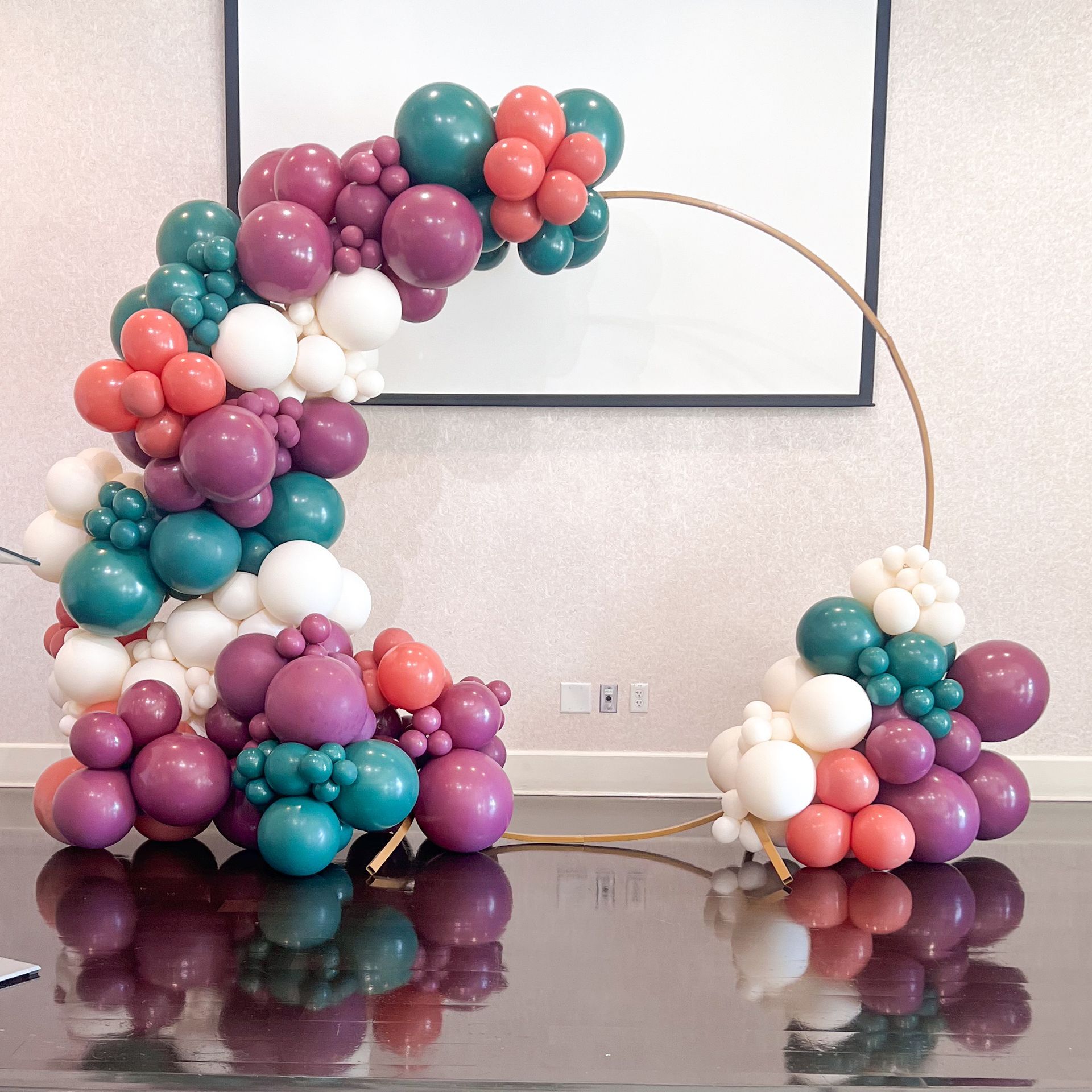 A bunch of balloons are sitting on the floor in a room.