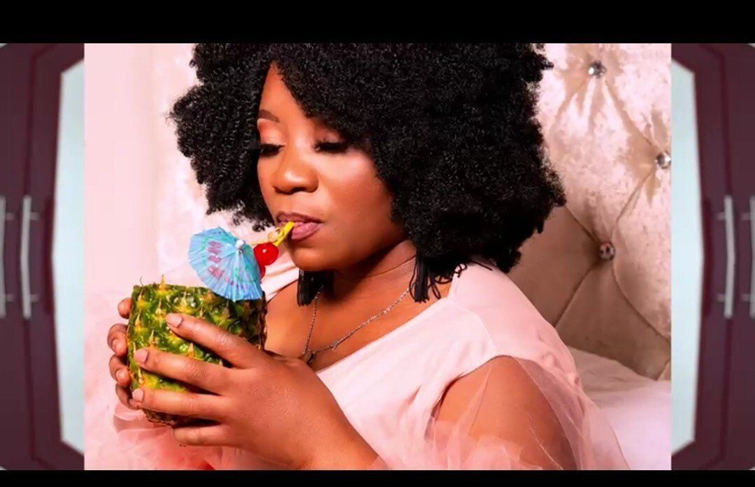 lady drinking cocktail