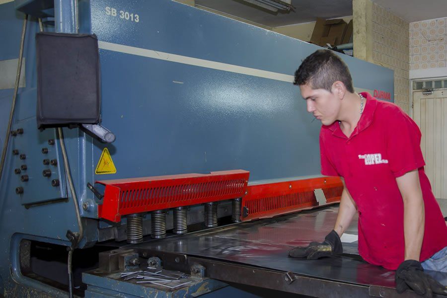 Cortes y dobleces de láminas y platinas