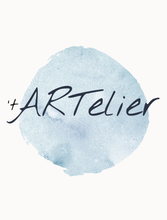 Lichtblauwe aquarelcirkel met de tekst 