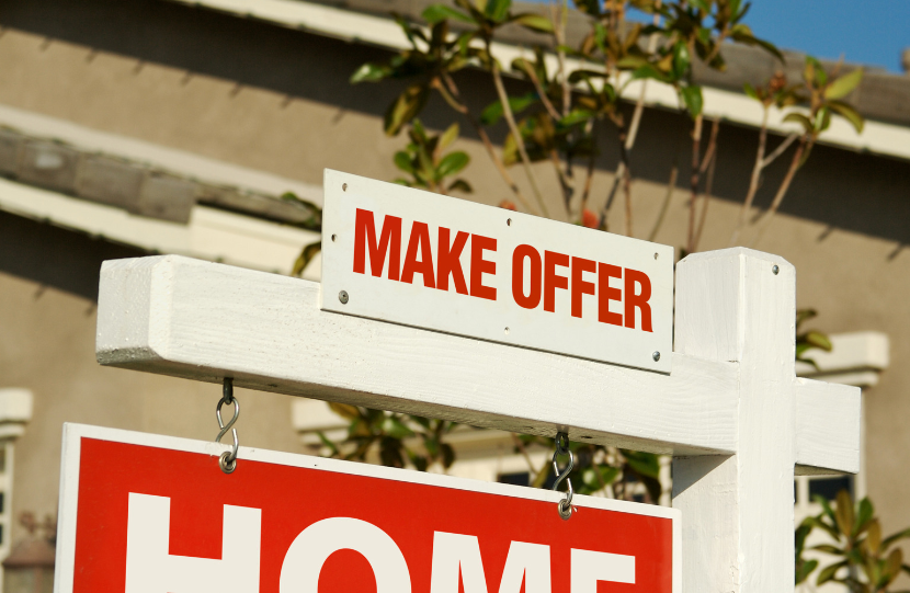 A red and white sign that says make offer home