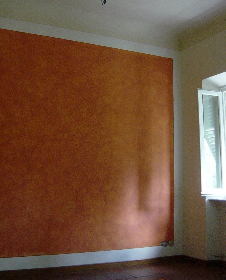 tinteggiatura parete color arancio