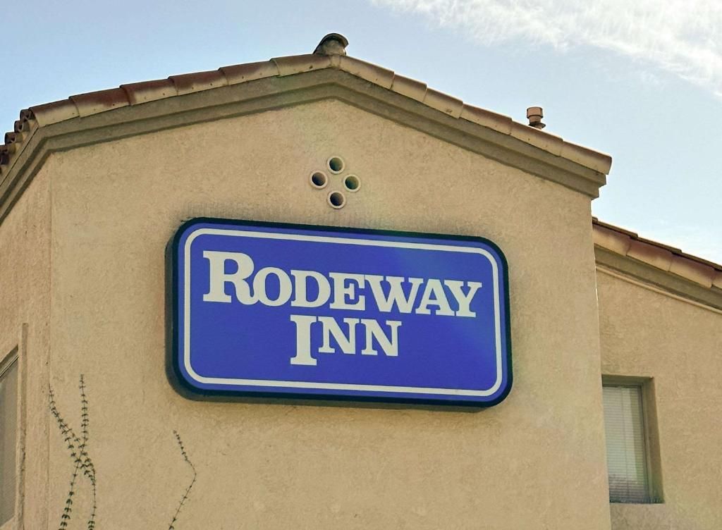 Cabinet Sign Customization to Perfectly Reflect Your Brand - Lee Neon Signs - Custom Cabinet Sign Manufacturing And Installation
