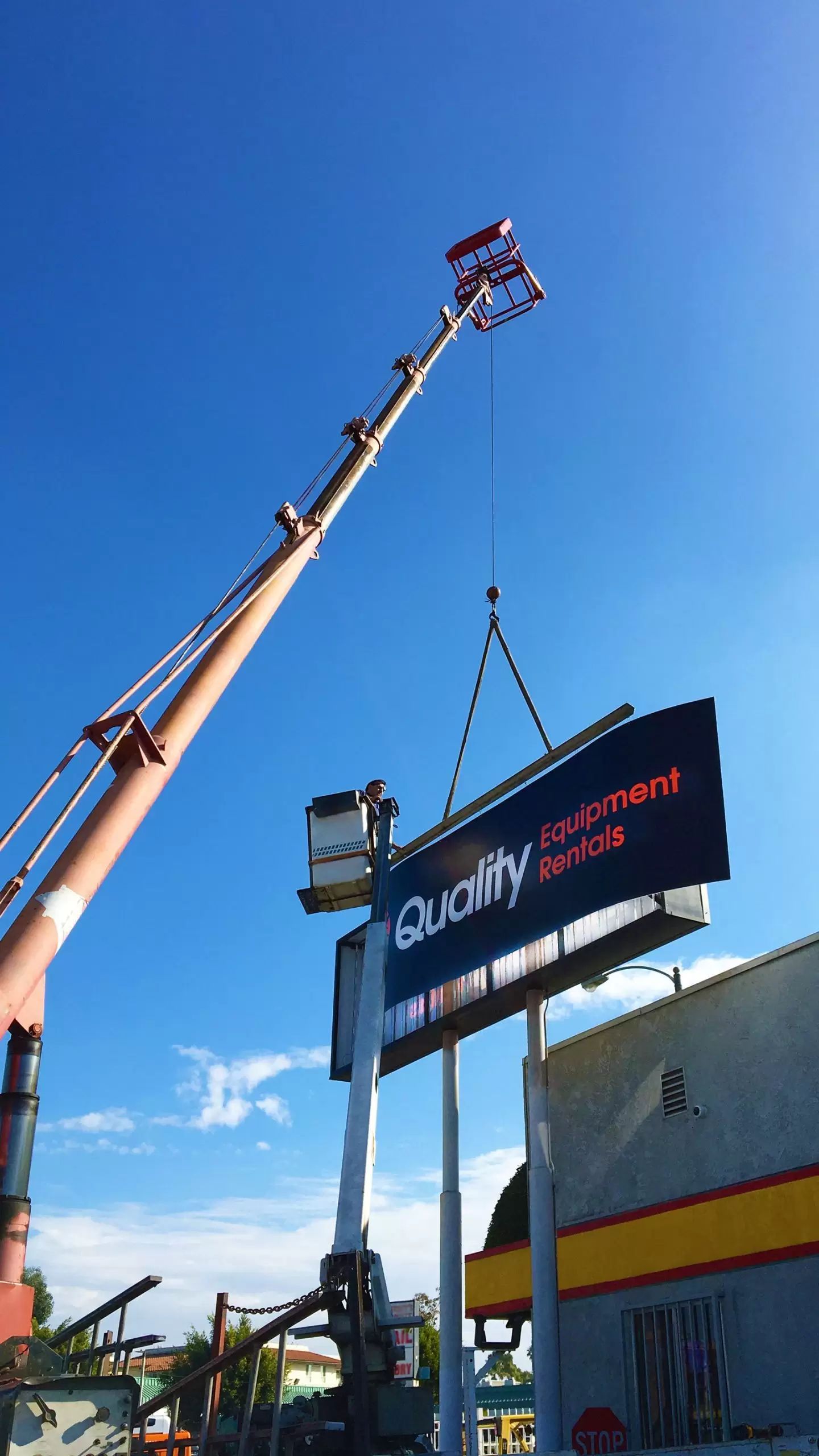 Pylon Signs - Professional Installation and Maintenance - Custom Pylon Sign Installer - Lee Neon Signs Inc