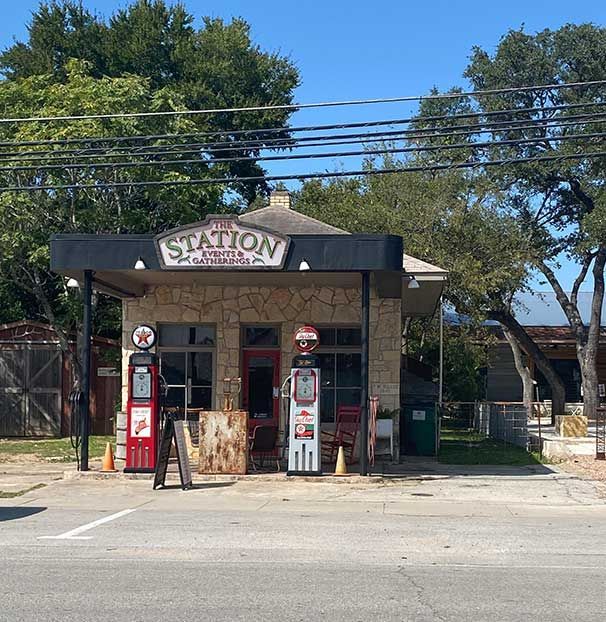A gas station with two pumps in front of it