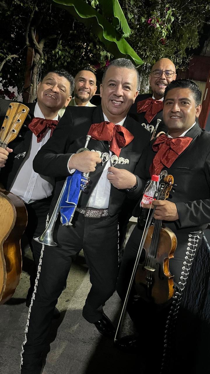 MARIACHI IMPERIAL DE AMÉRICA 