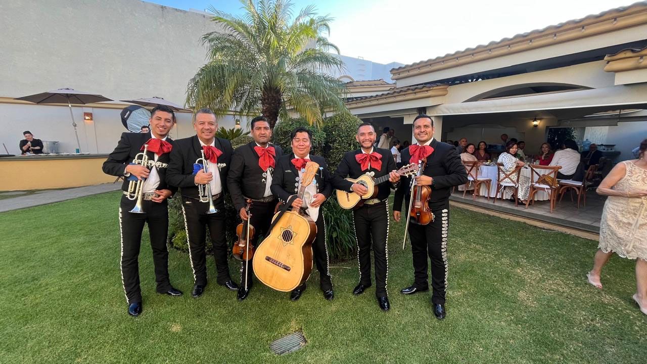 MARIACHI IMPERIAL DE AMÉRICA 