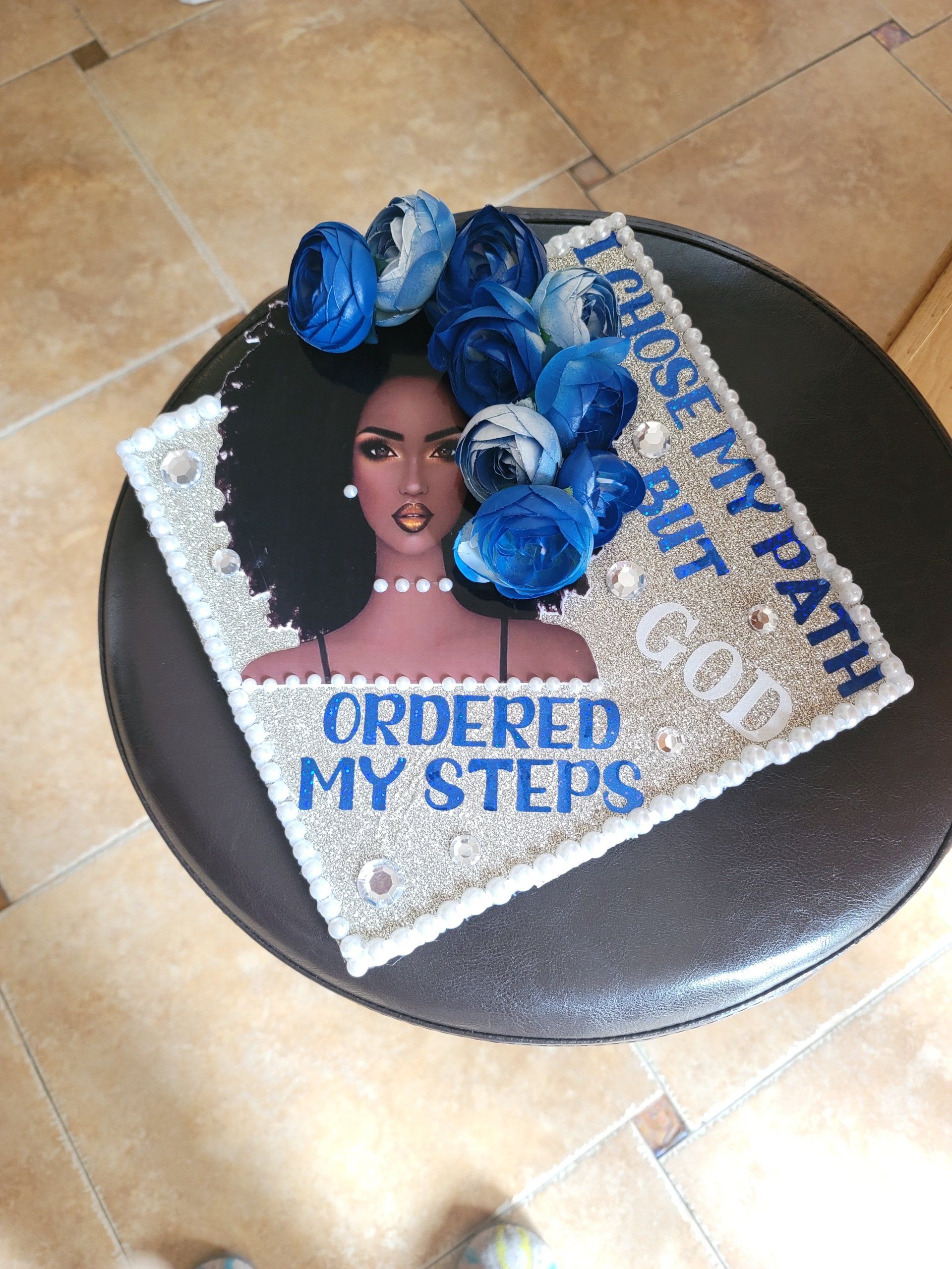 A cake that says ' ordered my steps ' on it