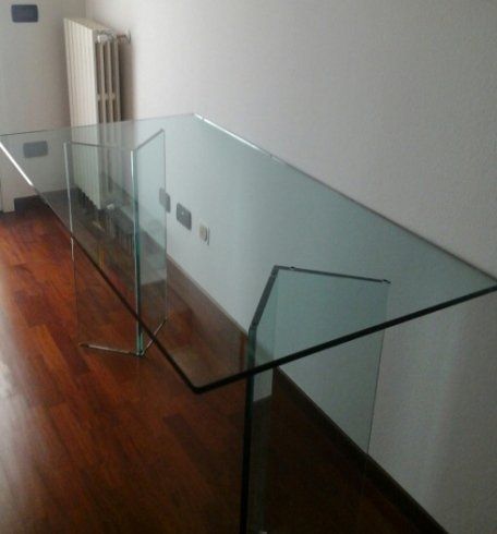 produzione tavolini e arredamenti in vetro a Reggio nell'Emilia