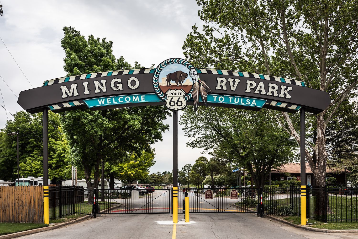 The entrance to the mingo rv park in tulsa