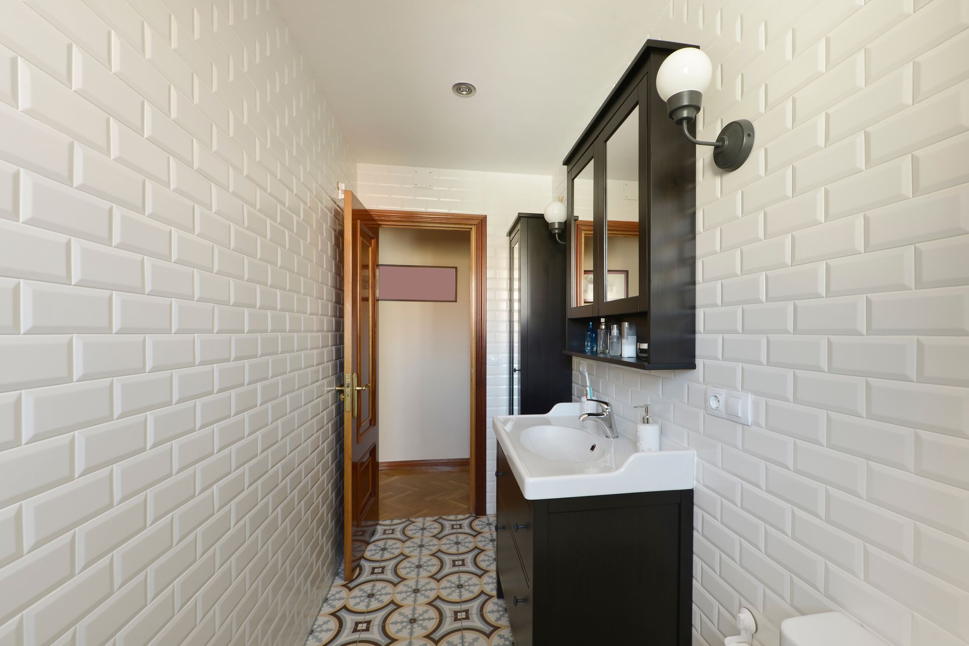 Bathroom White Wall Tiles