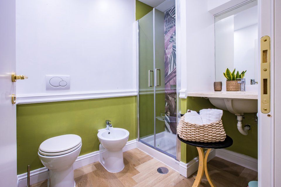 bagno con decorazioni in gesso