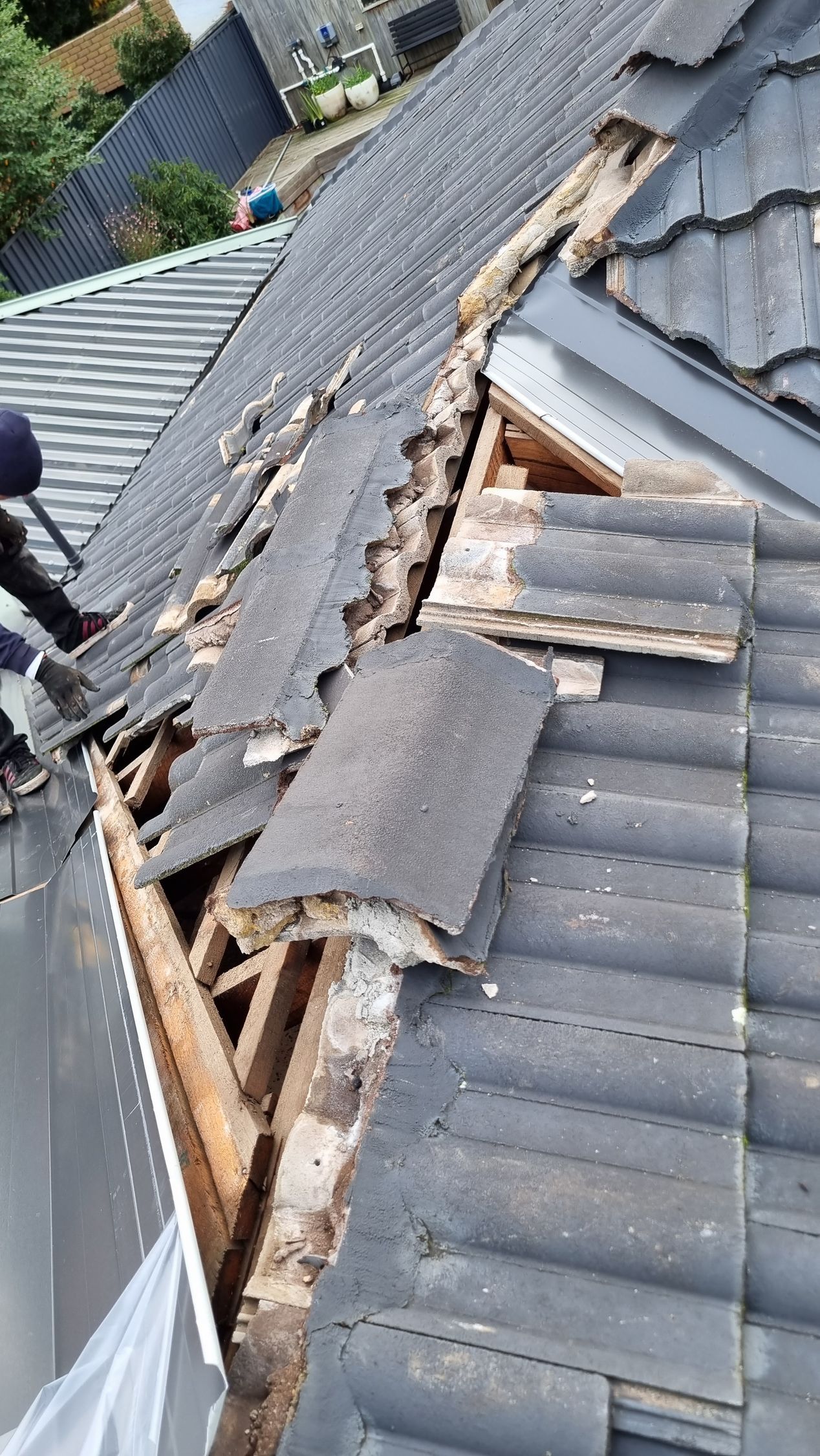Man building a roof | Dandenong, VIC | Roofplus