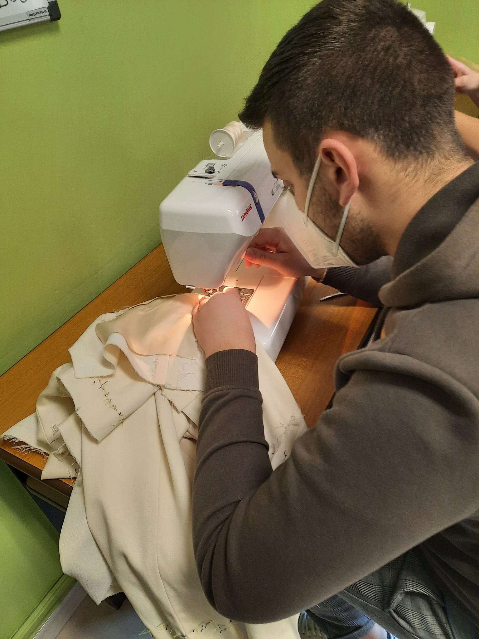 utilizzo macchina per cucire