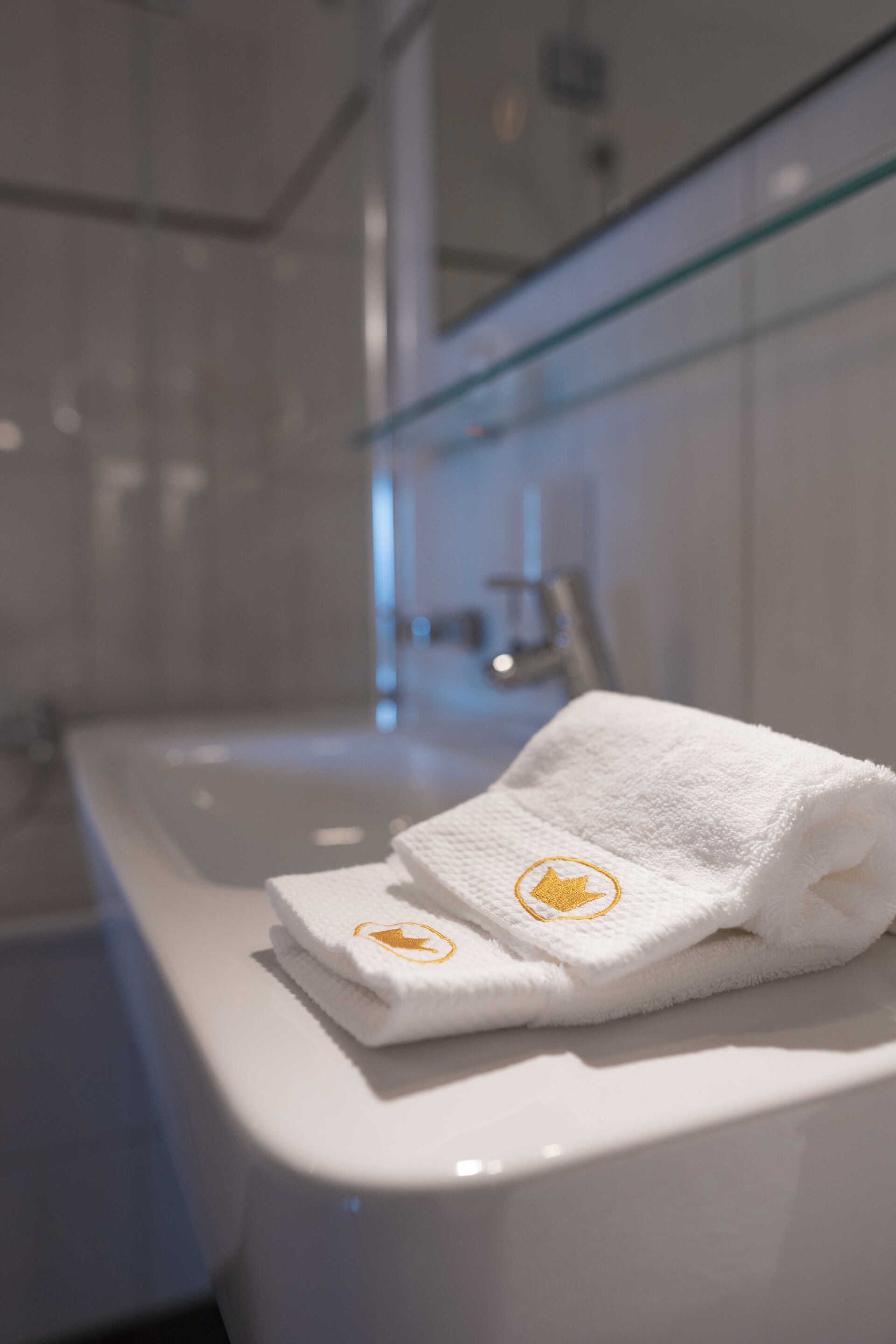 Chambre suite serviette et salle de bain