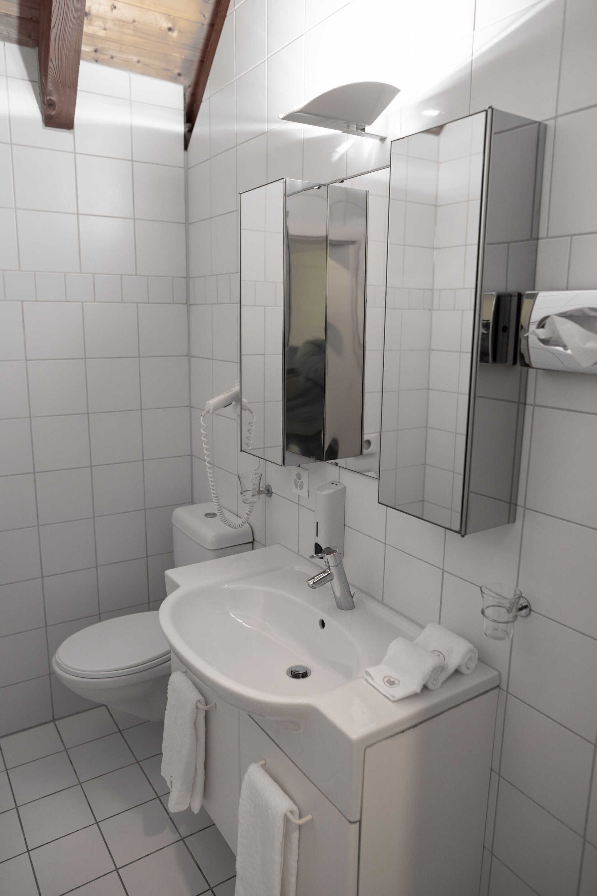 Studio à louer Swiss Hotel la Couronne - Salle de bain toute équipée