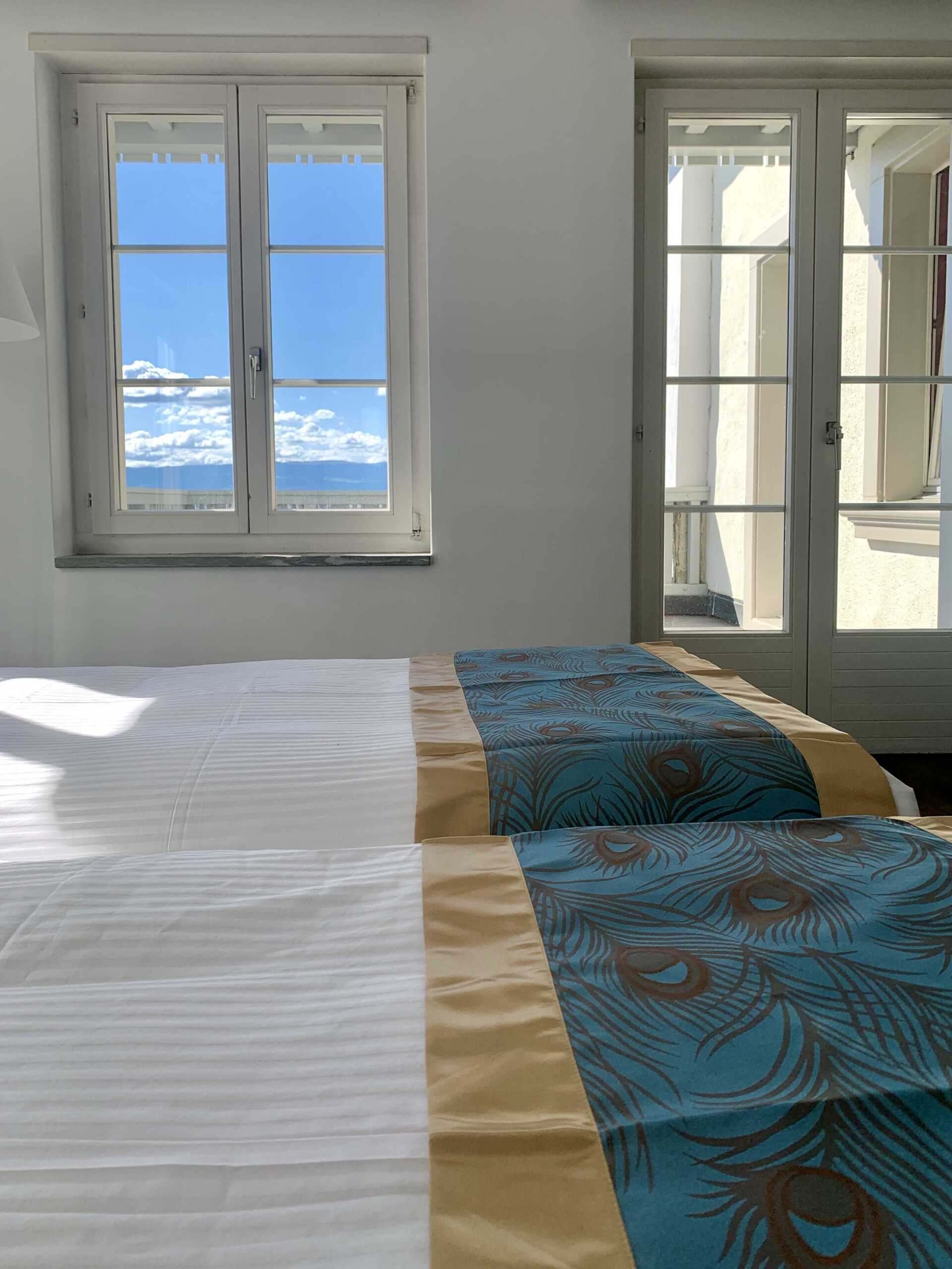 Chambre supérieure avec lit double et vue