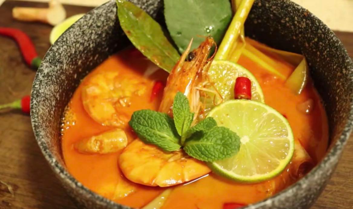 Potage à la crevette et agrumes