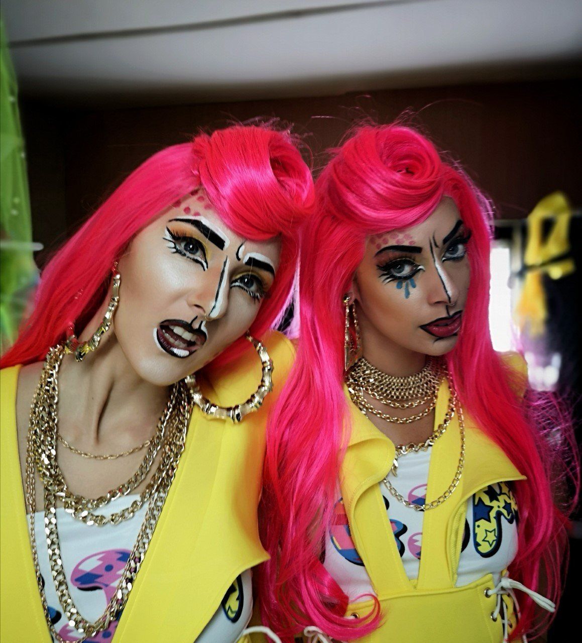 Performers makeup. Artistic makeup for show actors.