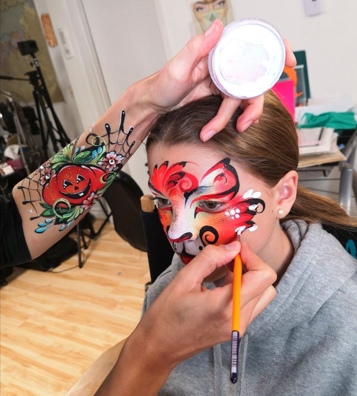 Face painting classes.  Cat tutorial. Masterclass