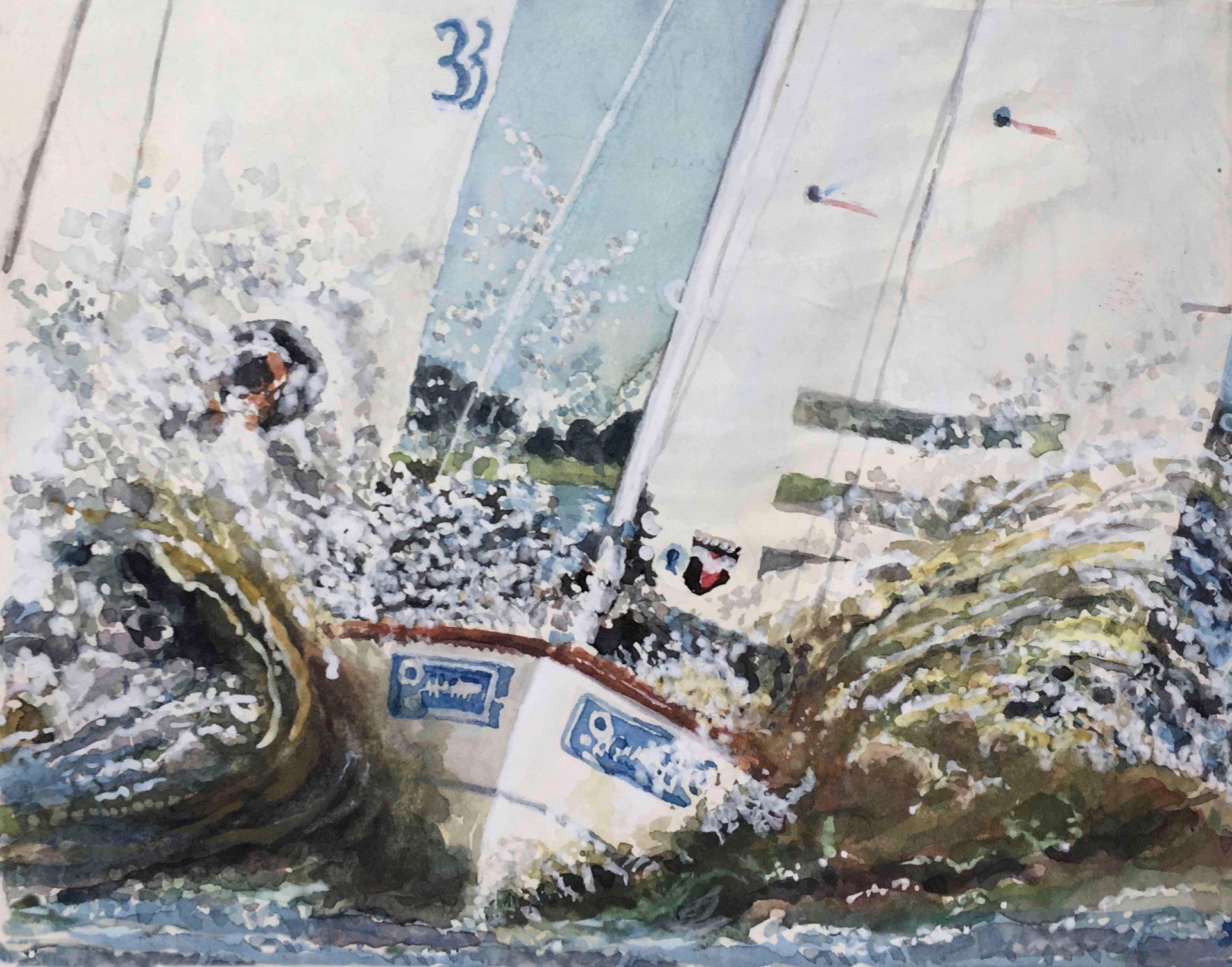 O-Jolle frontal bei Starkwind, Wasserspritzer, Wellen