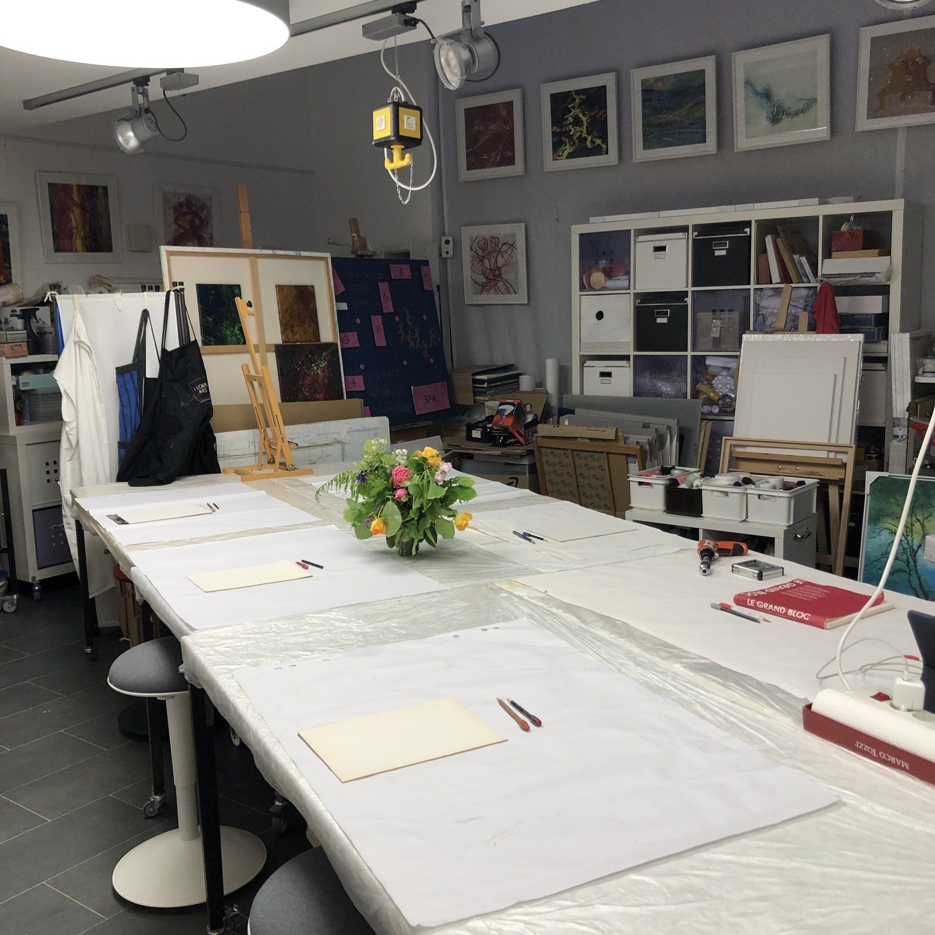 Kunstatelier Galerie-Augsburg vorbereitet für Malkurs 