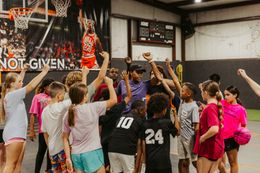 Closing huddle of youth basketball training 