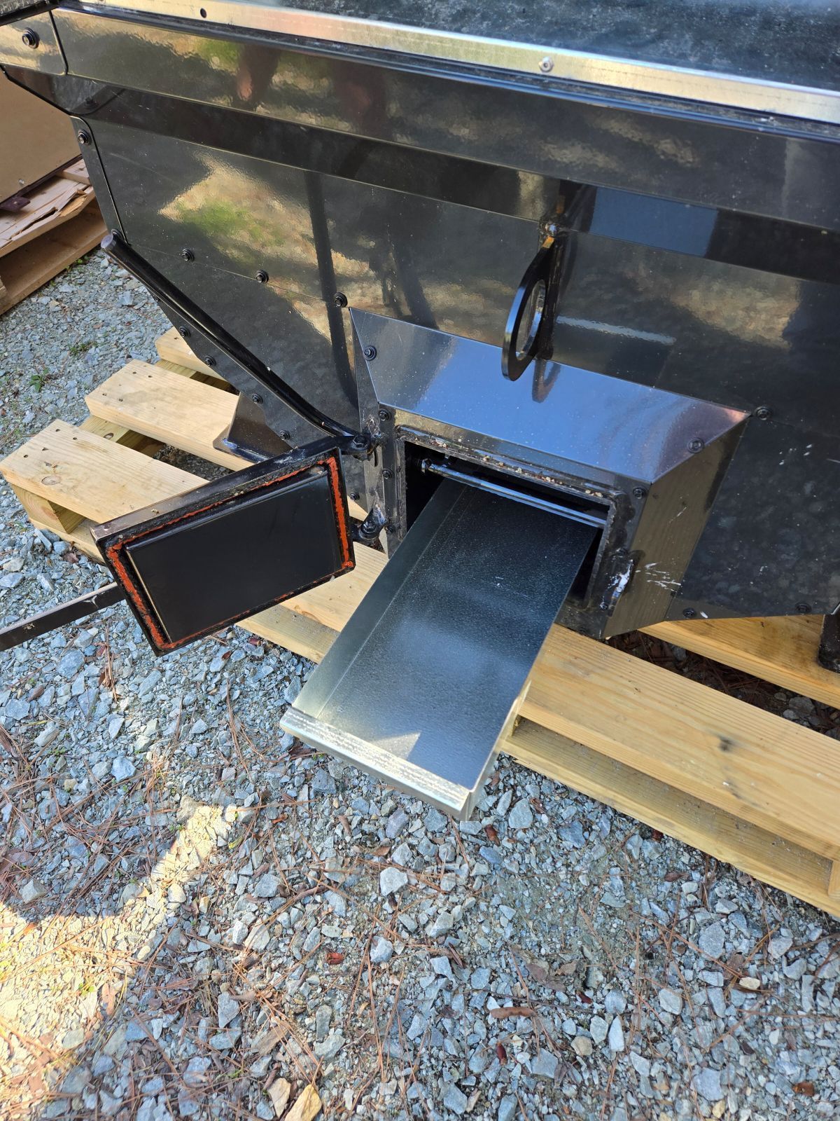 Removable ash pan for easy cleanup.