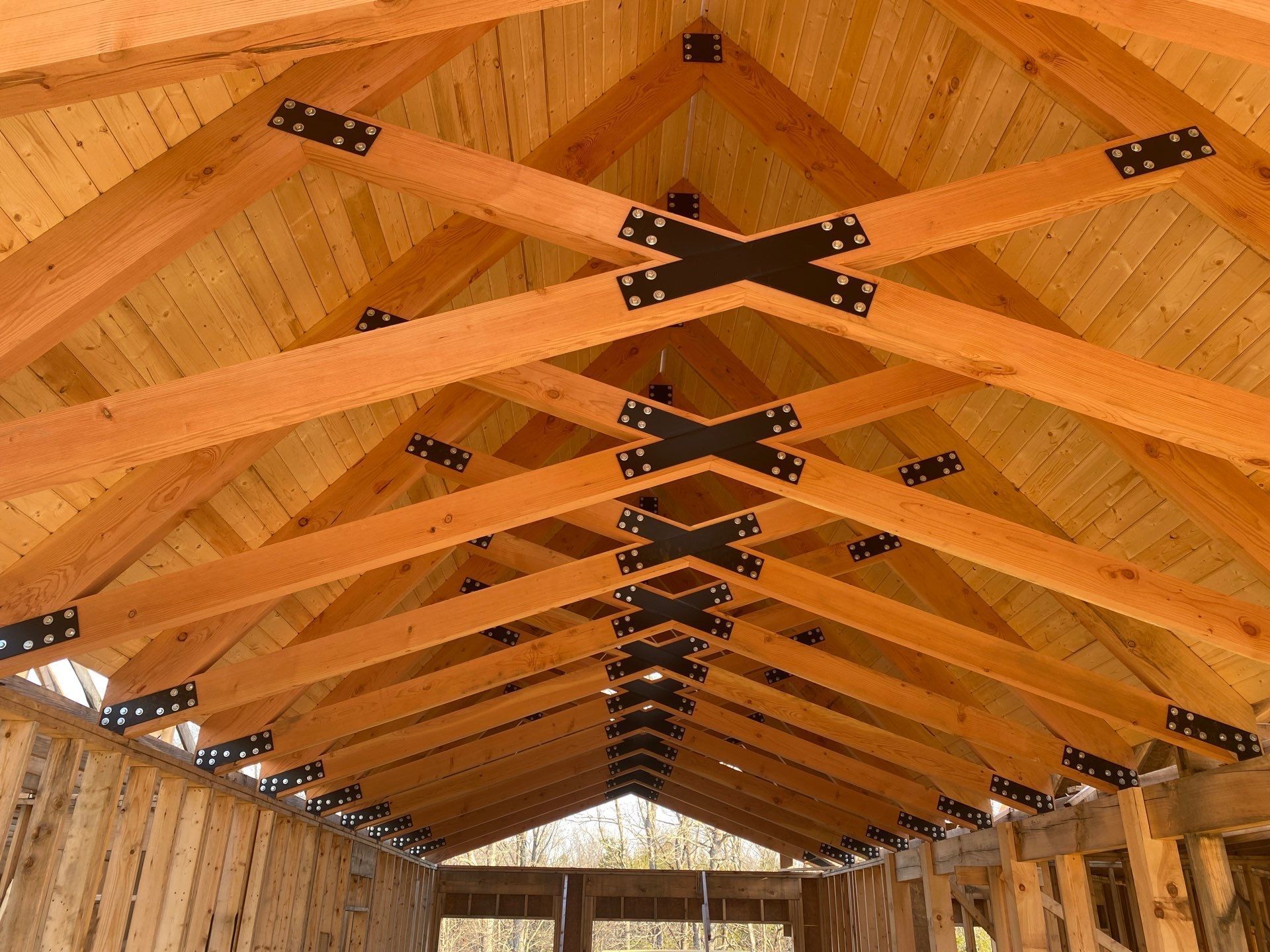 The ceiling of a building with a lot of wooden beams