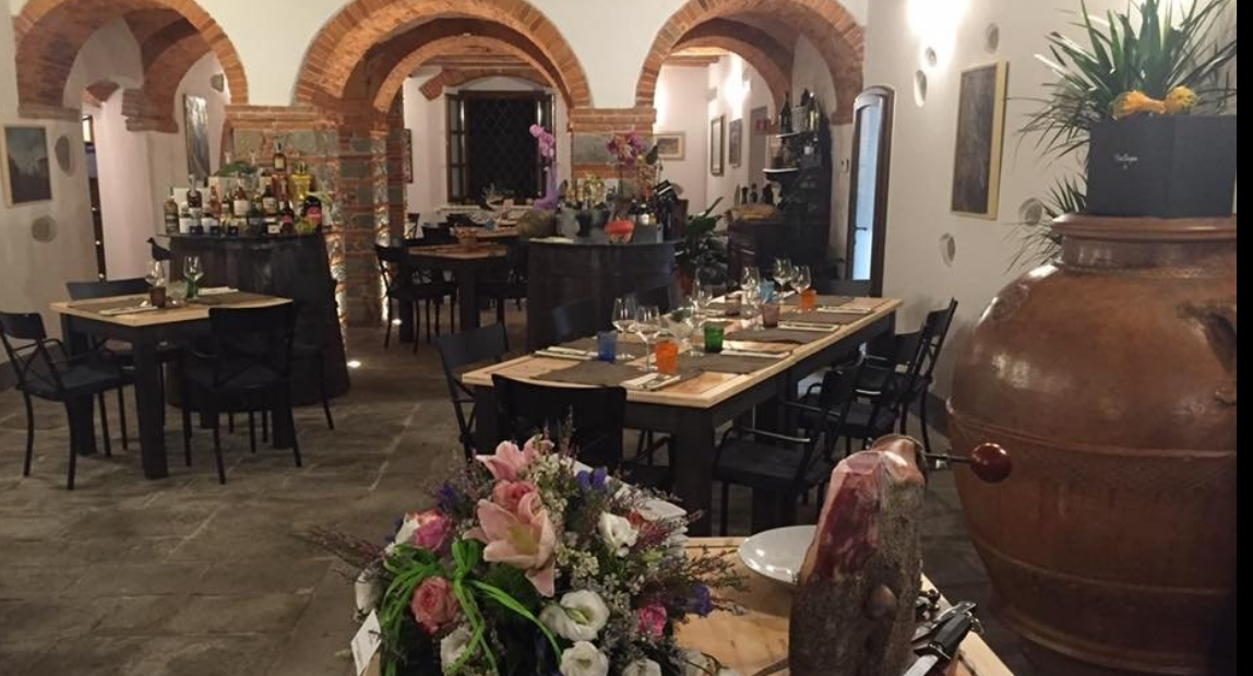 Sala del ristorante con arcate