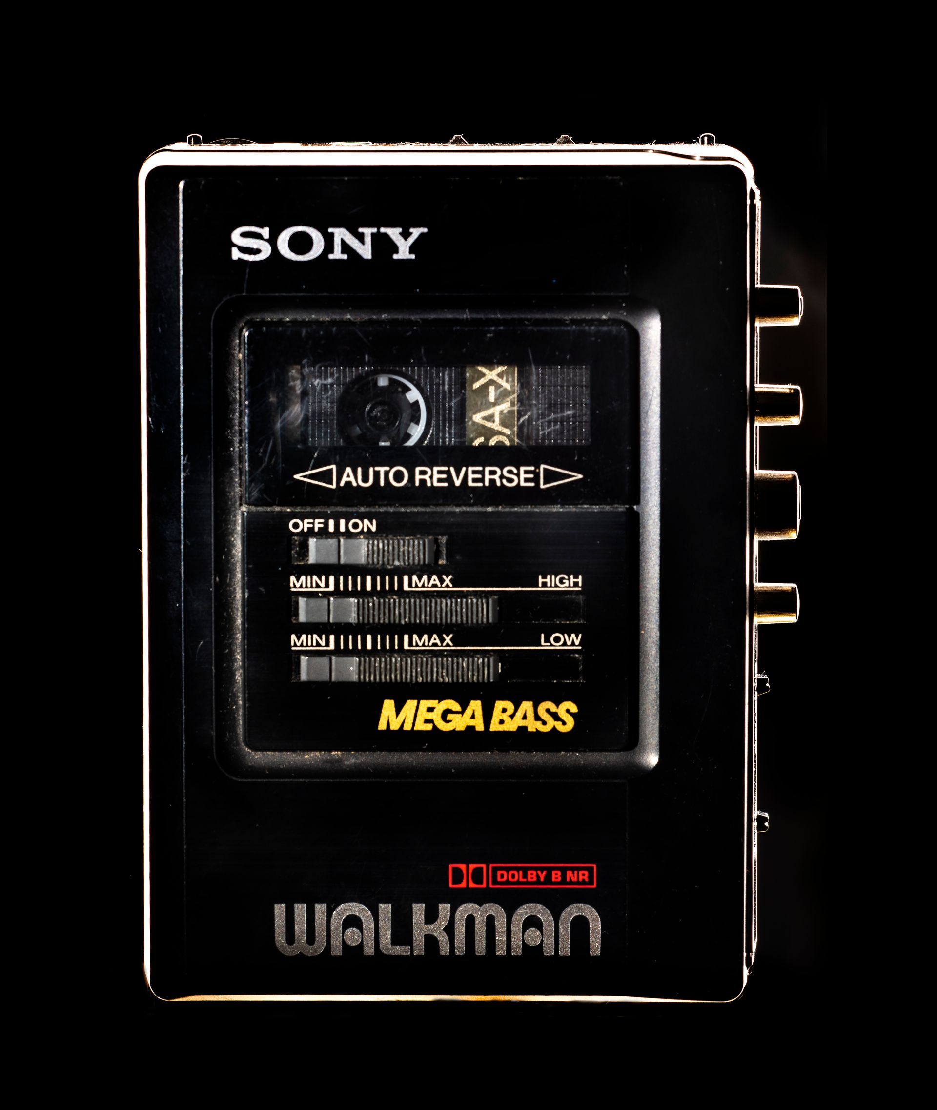 Wakman van sony met een witte lijn erom heen