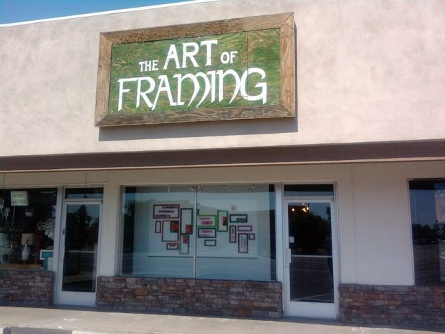 A building with a sign that says the art of framing