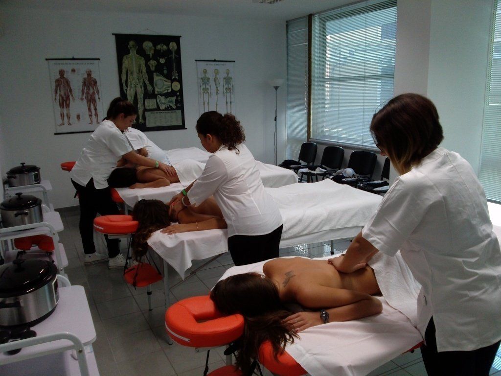 studentesse del corso di massaggi