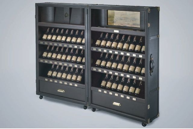 Een koffer met 50 whisky's