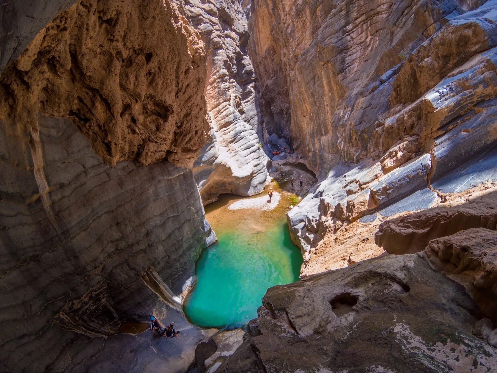 snake Canyon Oman – popular spot for canyoning and hiking - beginner friendly abseiling
