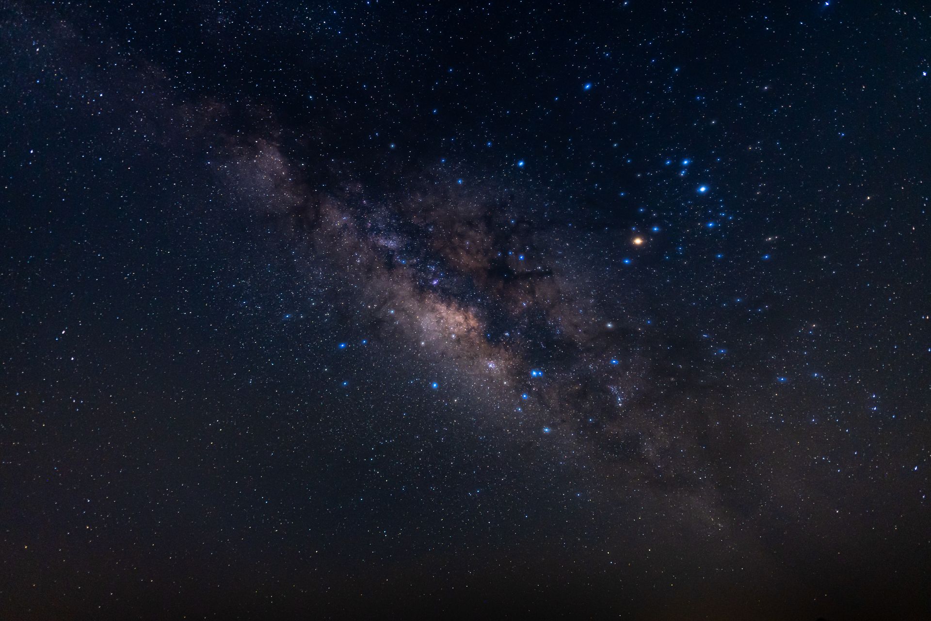 Stargazing in the dark skies of Al Quaa Abu Dhabi